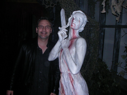 leeknottsstatue.jpg